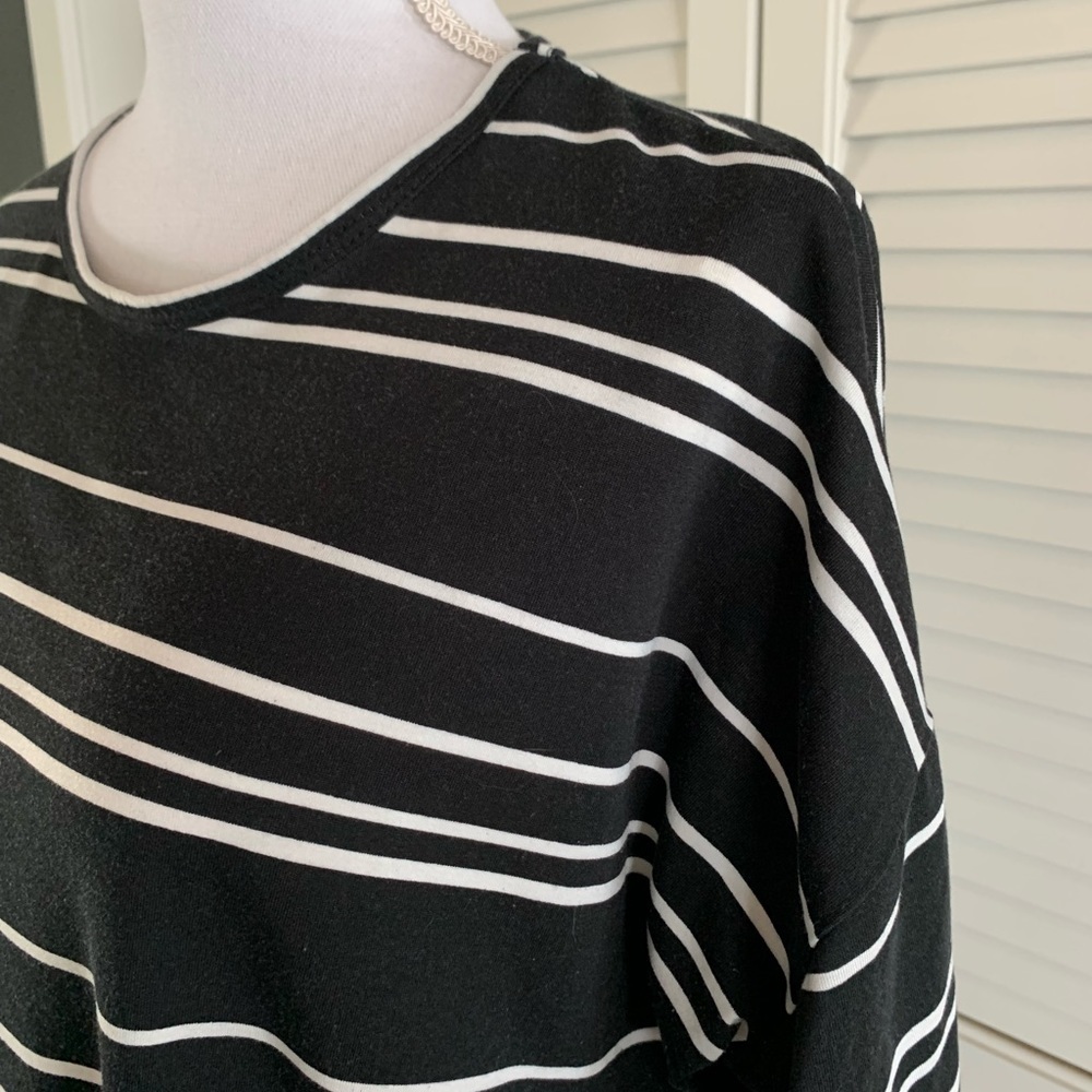 LuLaRoe Patrick Tunic T-shirt Women’s Black & White Striped Oversized Top Size S - Picture 3 of 8